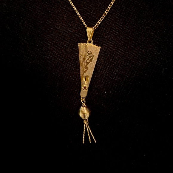 Vintage Fan Necklace - Picture 2 of 3